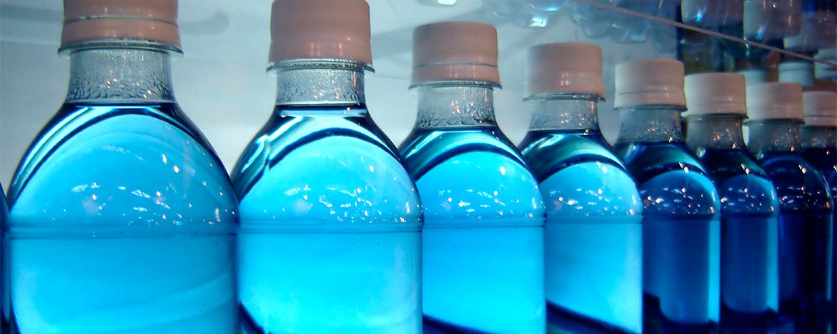 Срок годности воды в бутылках. Хранение питьевой воды. Условия хранения питьевой воды. Условия хранения бутилированной воды. Правильное хранение воды.